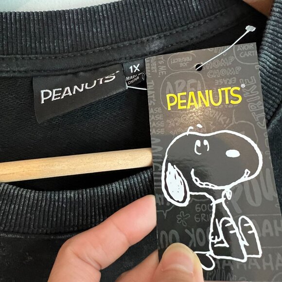 Peanut St. Patrick's Day Womens Plus Size 1X Sweatshirt Black Washed Distressed - Picture 7 of 11